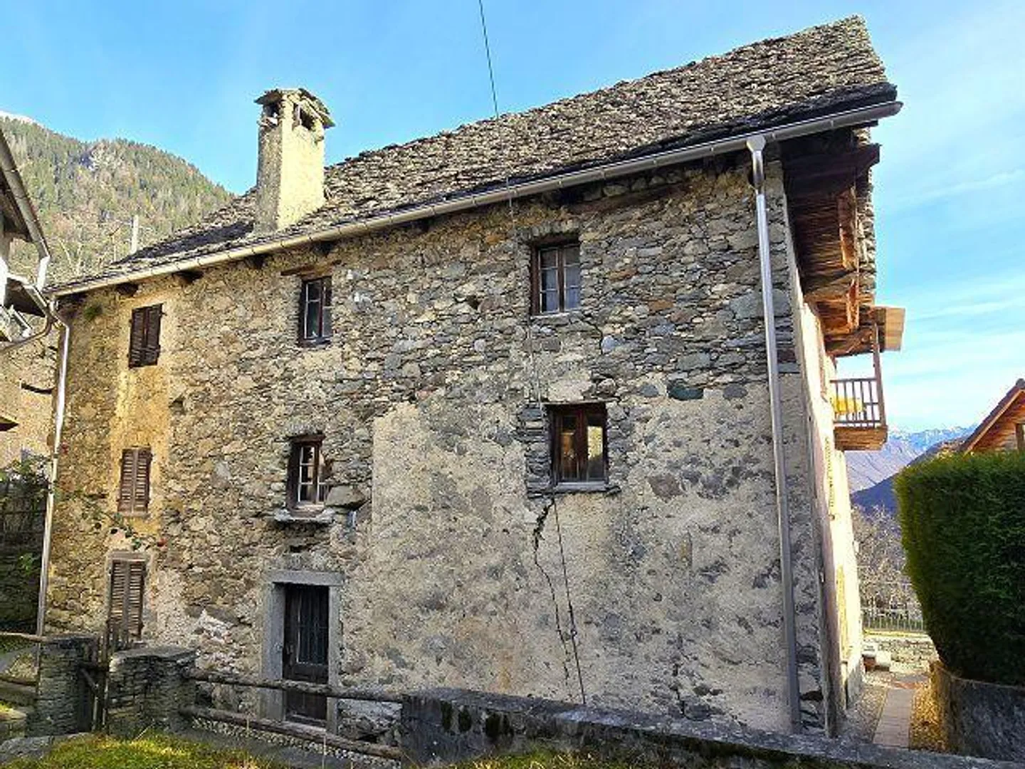 «4 1/2-Zimmer-Hausteil mit grossem Grundstück Parte della casa di 4 1/2 locali con grande terreno» - Foto 28 von 33
