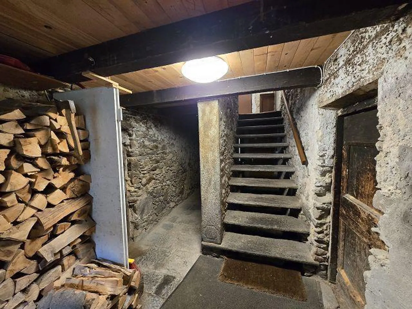 «4 1/2-Zimmer-Hausteil mit grossem Grundstück Parte della casa di 4 1/2 locali con grande terreno» - Foto 16 von 33