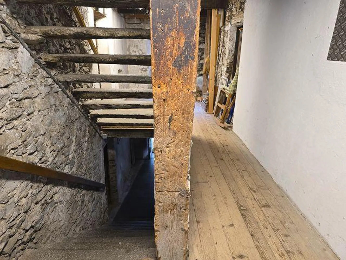 «4 1/2-Zimmer-Hausteil mit grossem Grundstück Parte della casa di 4 1/2 locali con grande terreno» - Foto 17 von 33