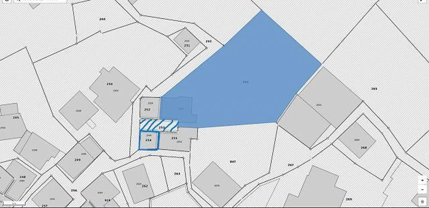 «4 1/2-Zimmer-Hausteil mit grossem Grundstück Parte della casa di 4 1/2 locali con grande terreno» - Foto 31 von 33