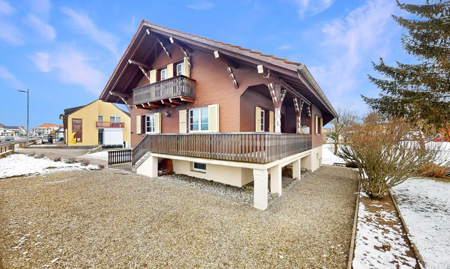 Charming chalet with building potential and large land - Photo 3 of 13