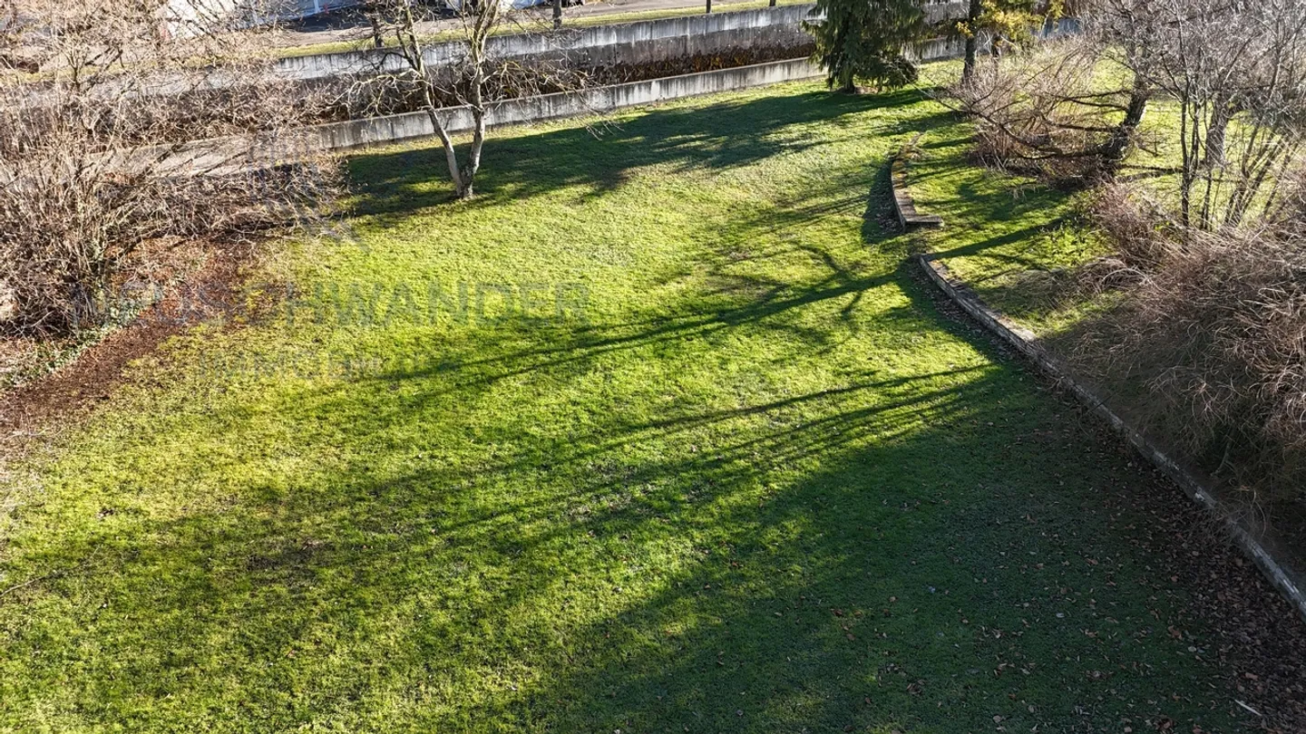 Au cœur de la ville au bout d'une rue sans issue parcelle de 2'085 m2  - Photo 1 sur 3