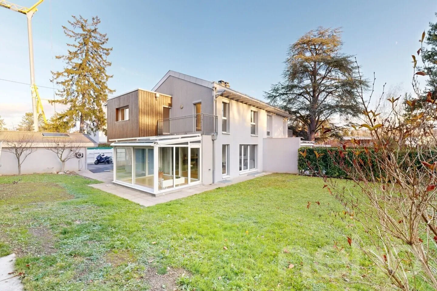 Nur einen Steinwurf von der Moser-Schule entfernt - Foto 1 von 12