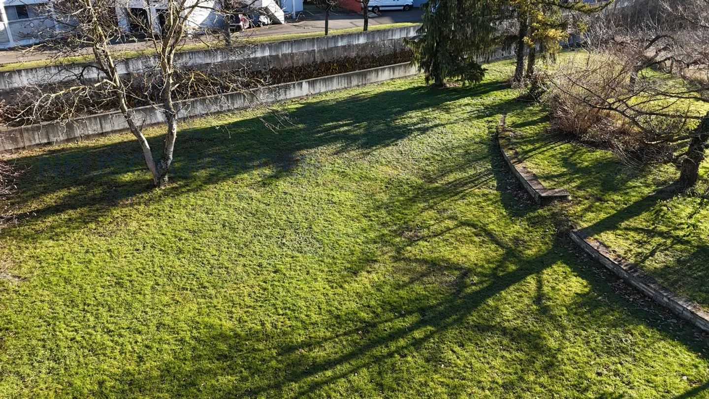 Au cœur de la ville au bout d'une rue sans issue parcelle de 2'085 m2  - Photo 3 sur 3