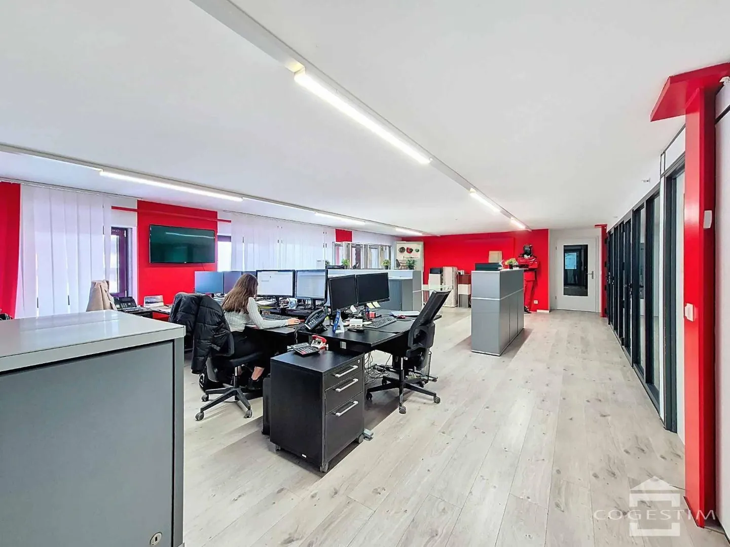Office 19 rooms - Photo 4 of 11