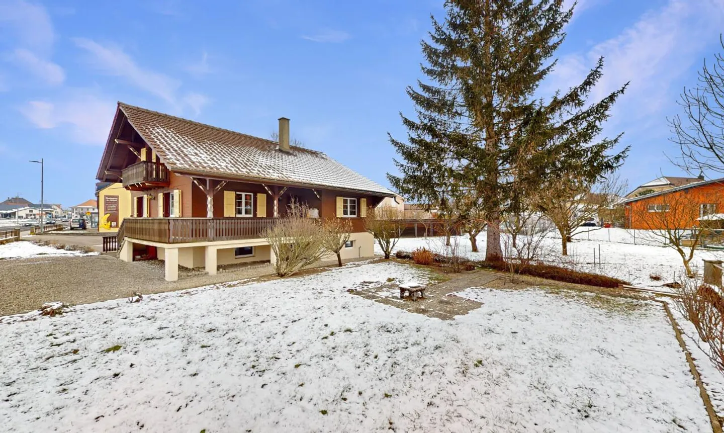 Charming chalet with building potential and large land - Photo 5 of 13