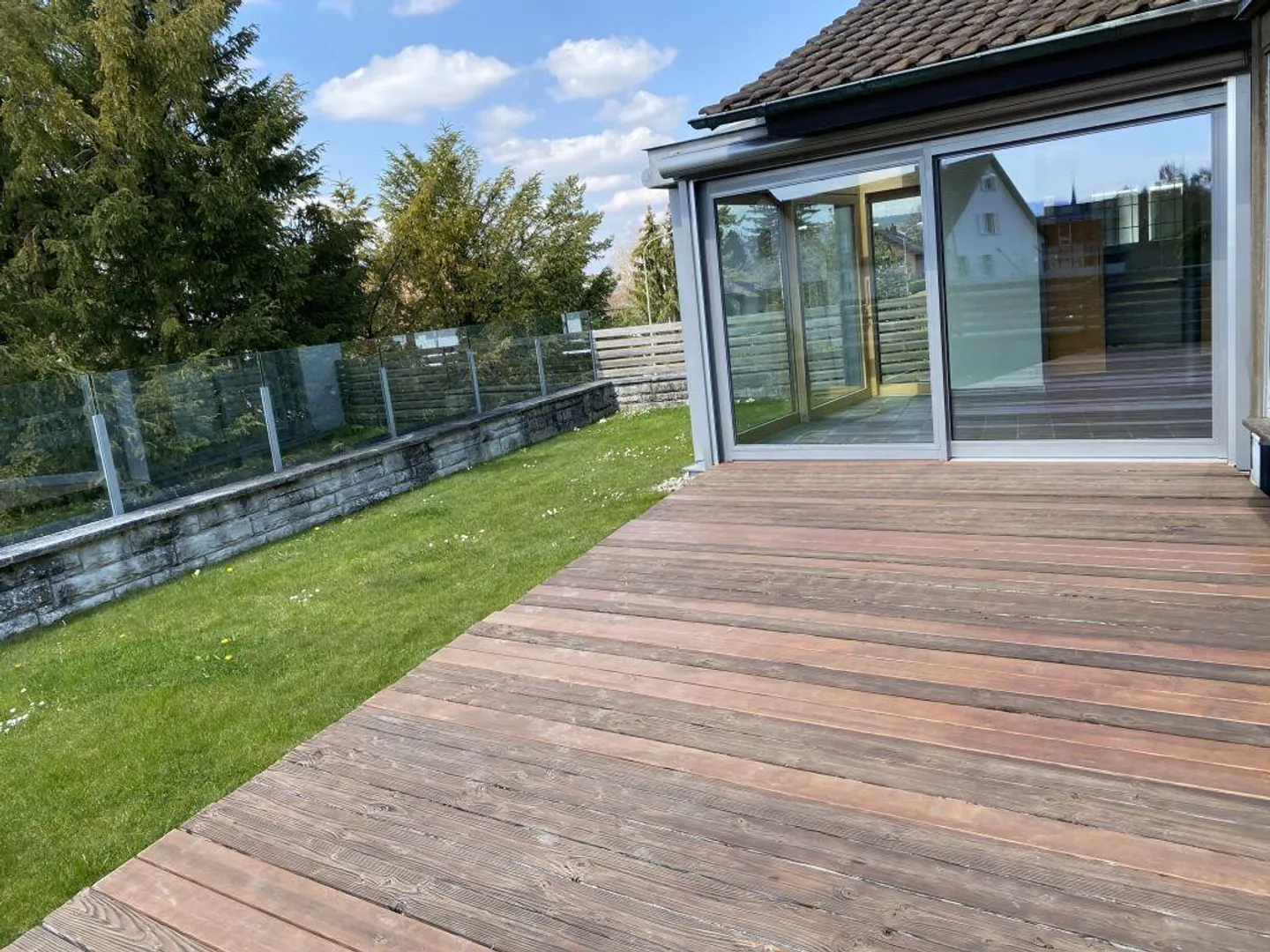 Freistehendes Einfamilienhaus mit Garten - Foto 1 von 9