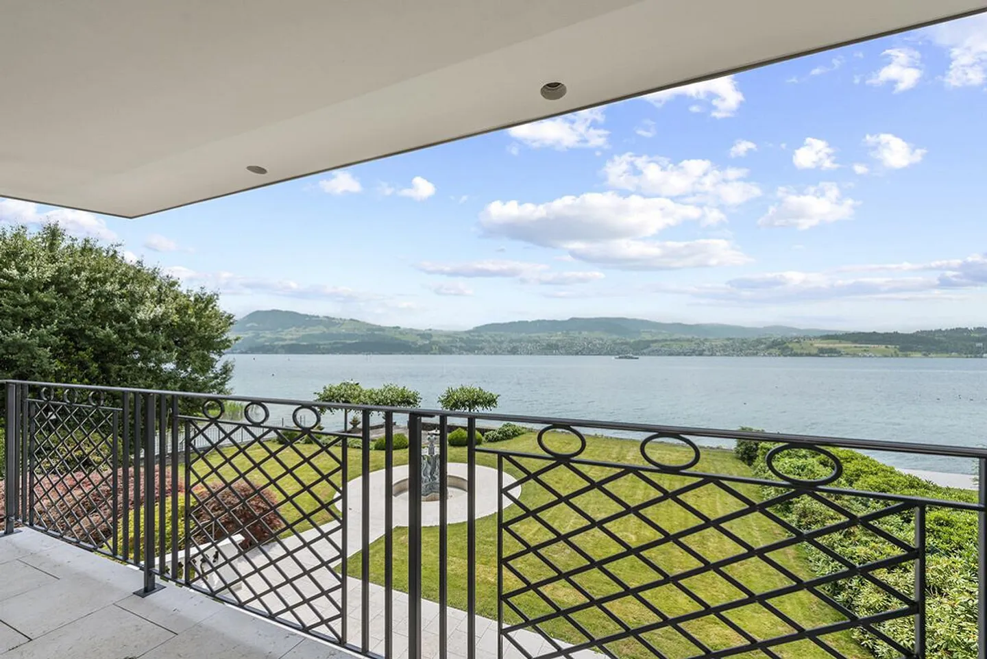 Classic Beauty on Lake Zurich - Photo 2 of 3