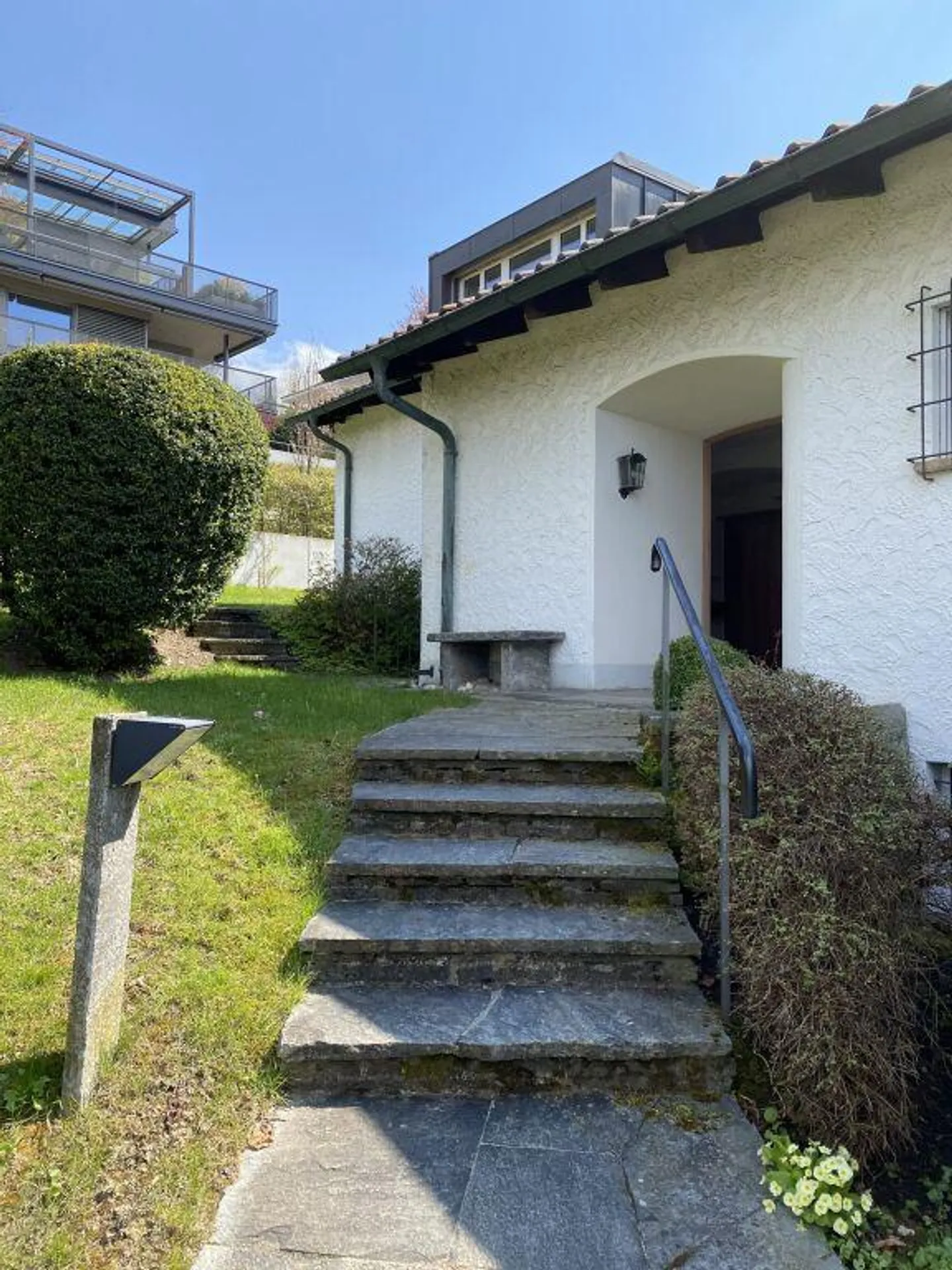 Freistehendes Einfamilienhaus mit Garten - Foto 5 von 9