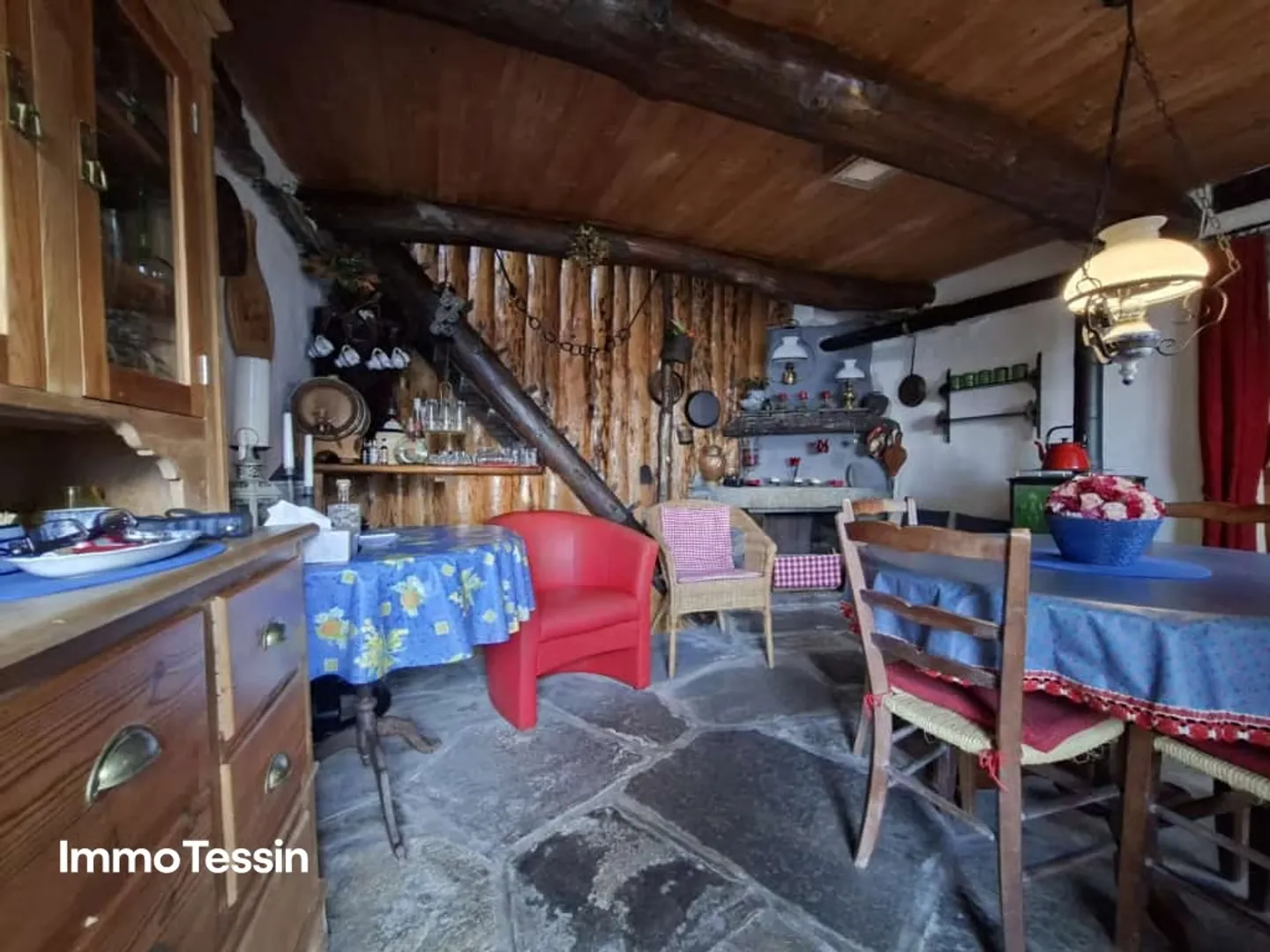 Charaktervolles Rustico an spektakulärer Aussichtslage auf einer authentischen Tessiner Alp im oberen Maggiatal - Foto 9 von 13
