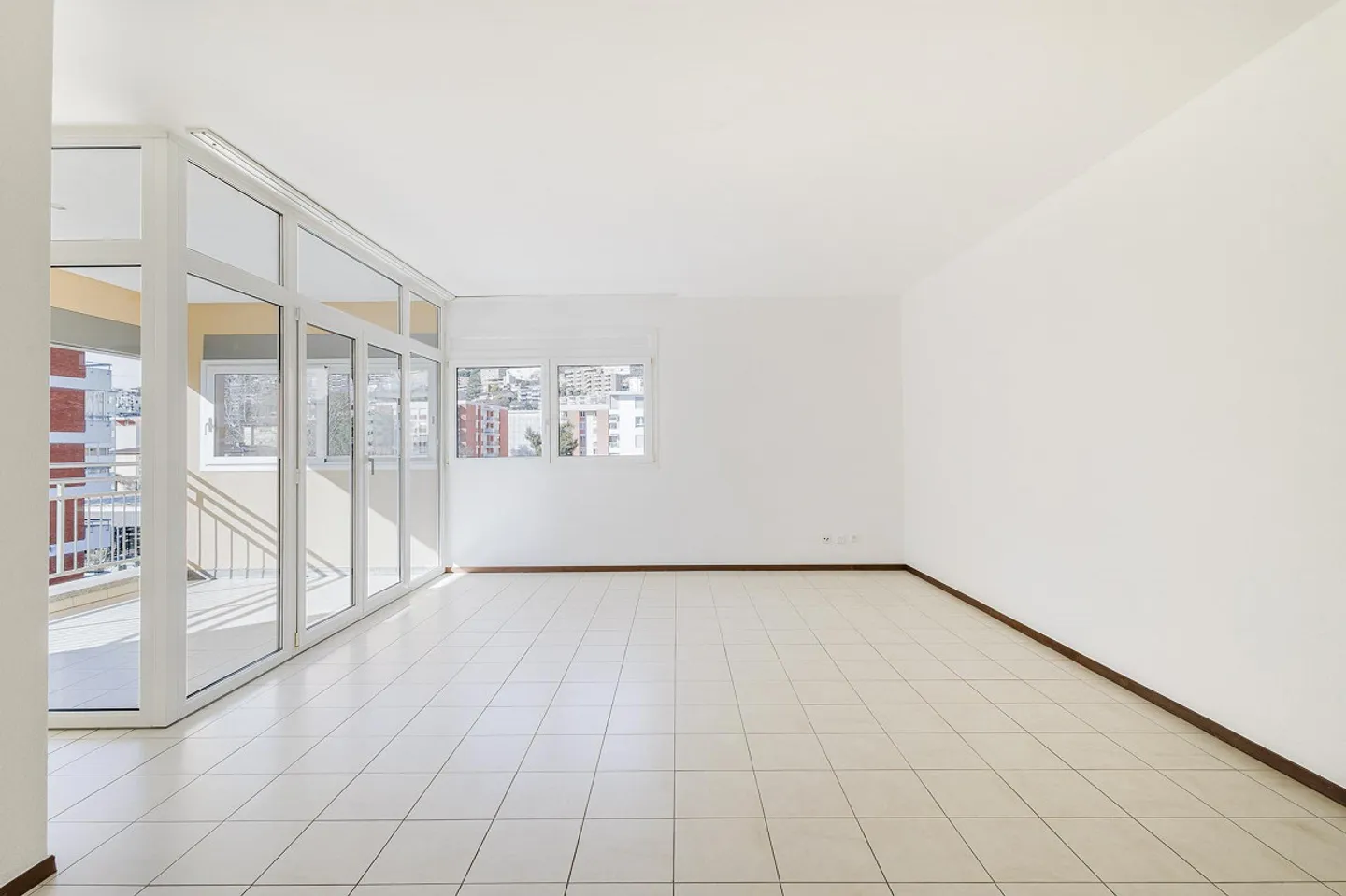 Bright apartment in a strategic location in Lugano - Photo 4 of 14