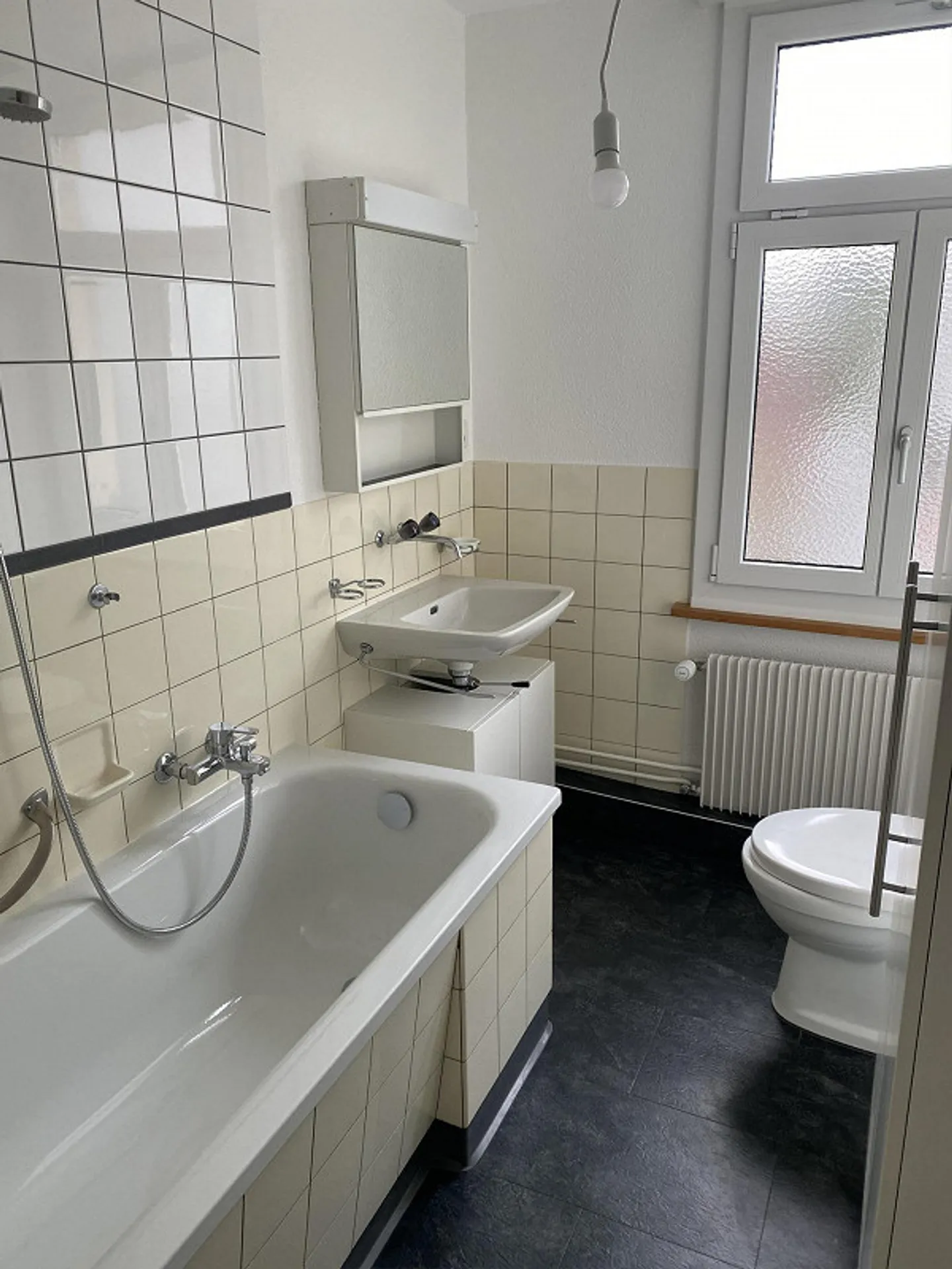 2 Room Apartment - Photo 3 of 5