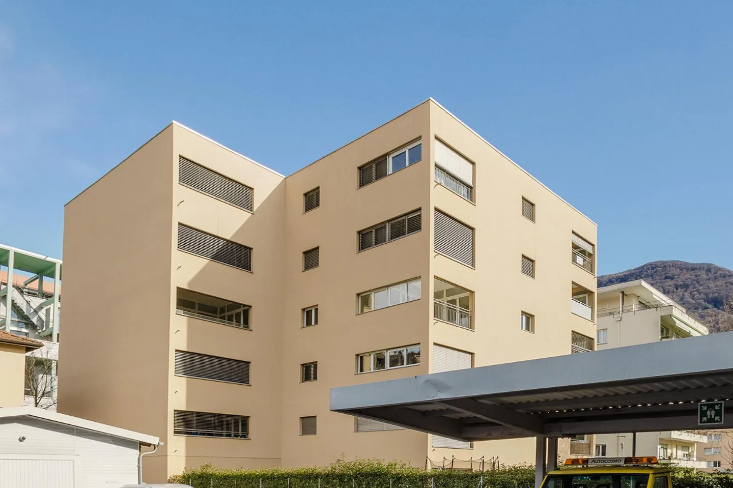 Bright apartment in a strategic location in Lugano - Photo 2 of 14