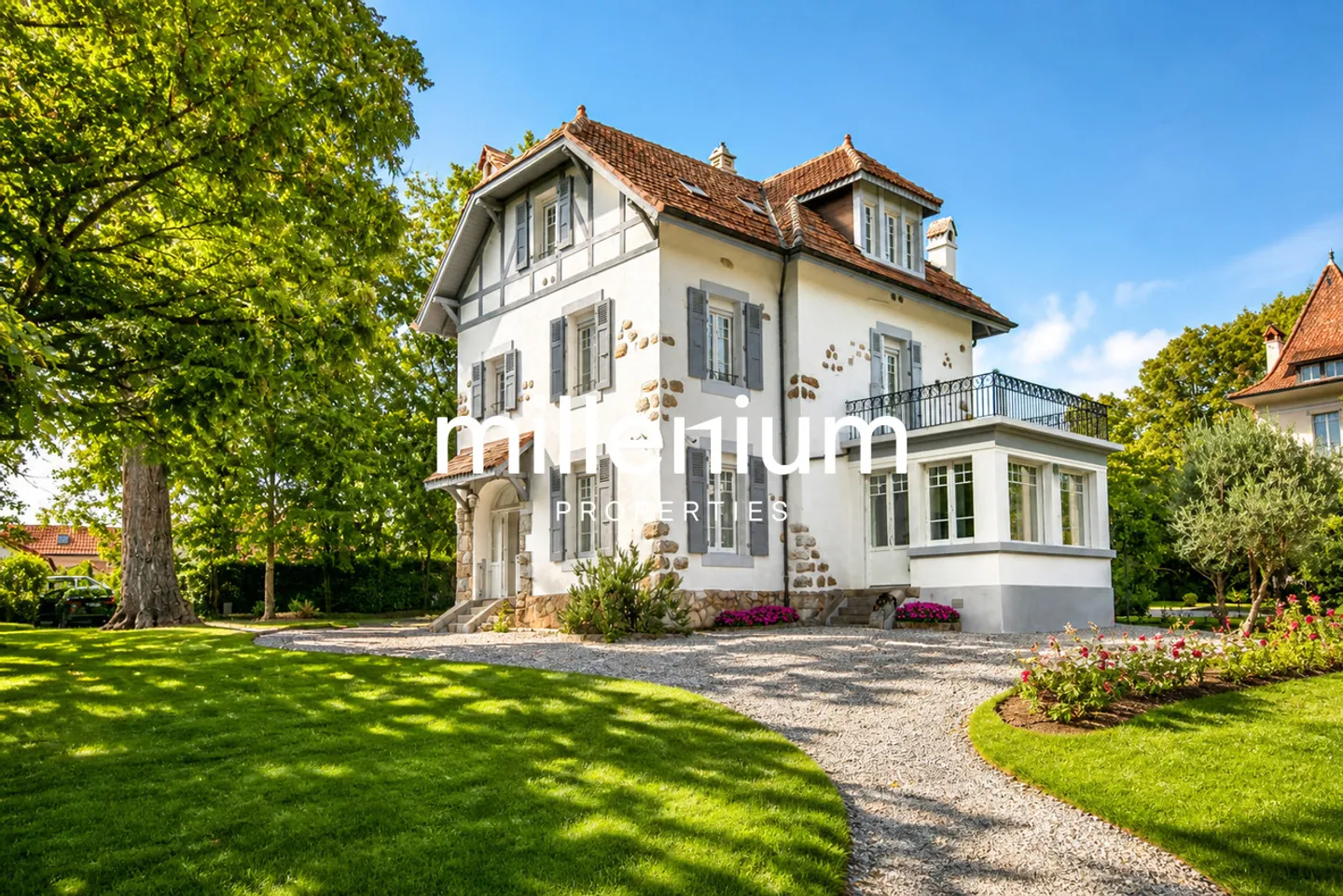 Elegante Villa mit Garten - Foto 1 von 12