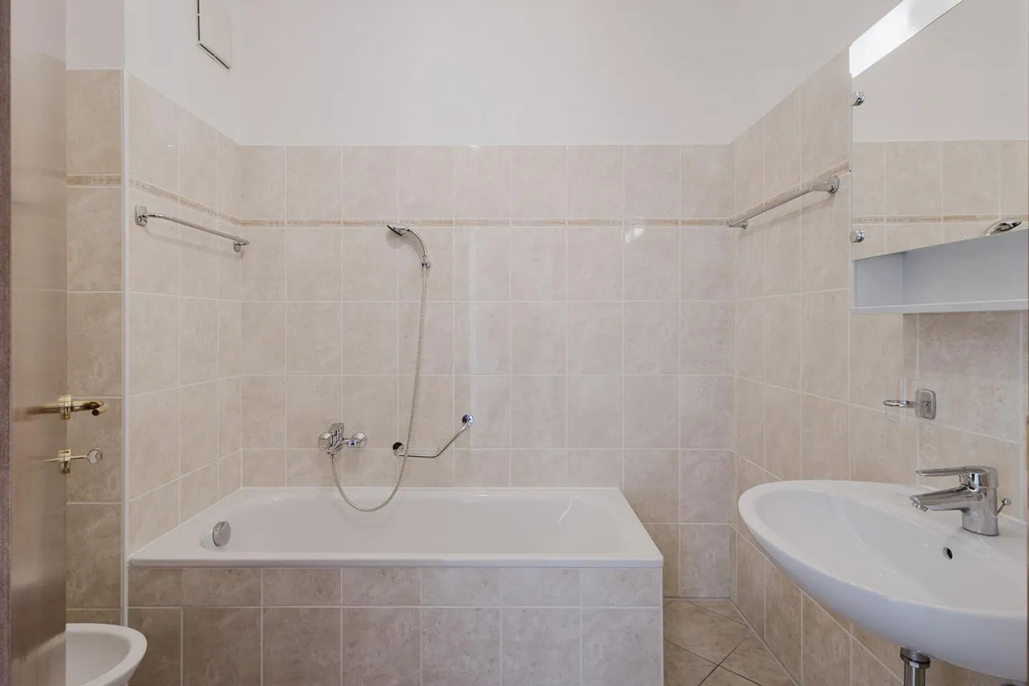 Bright apartment in a strategic location in Lugano - Photo 10 of 14