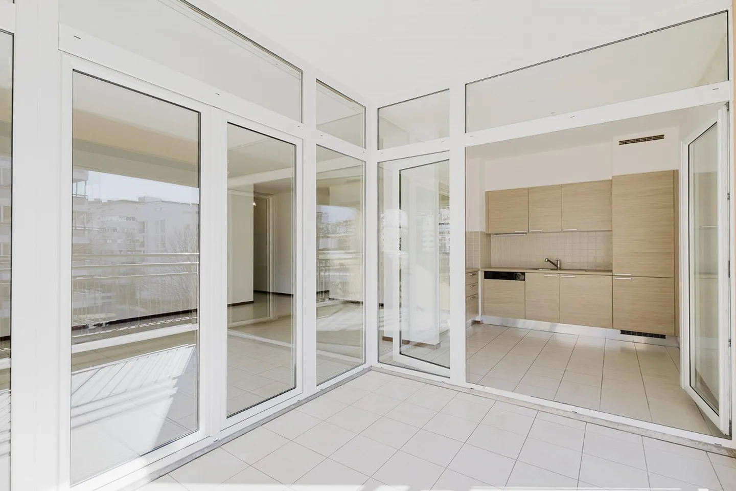 Bright apartment in a strategic location in Lugano - Photo 12 of 14