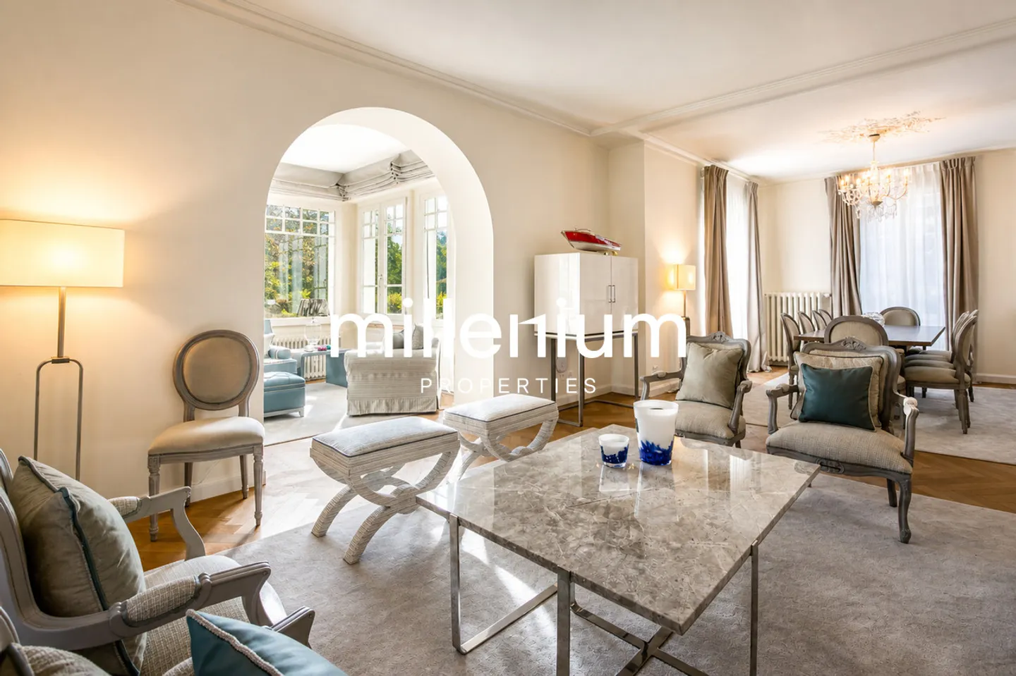 Elegante Villa mit Garten - Foto 4 von 12