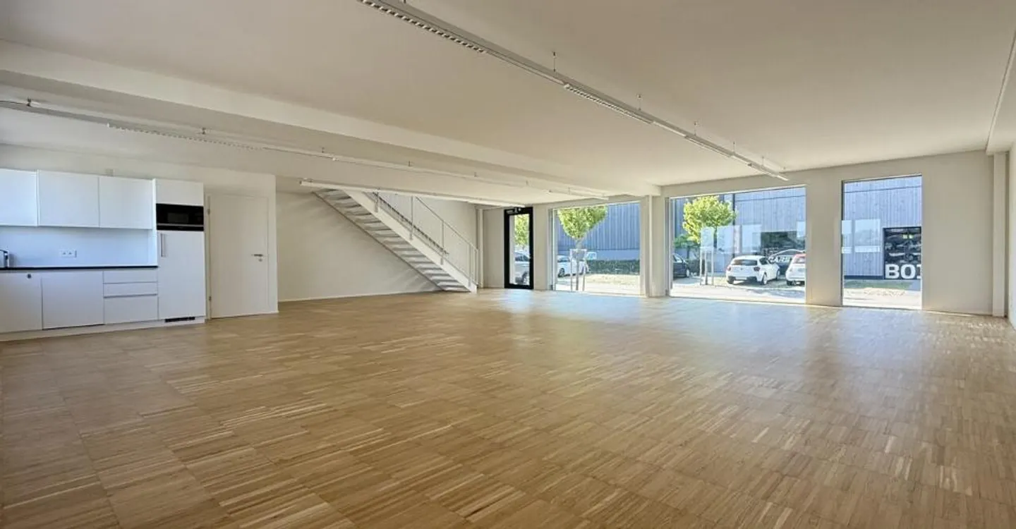 Uffici moderni e luminosi in un quartiere rinomato! - Foto 2 di 7
