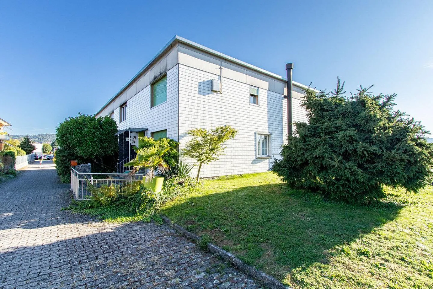 3.5-Room End Row House with Potential and View into the Green - Photo 3 of 17