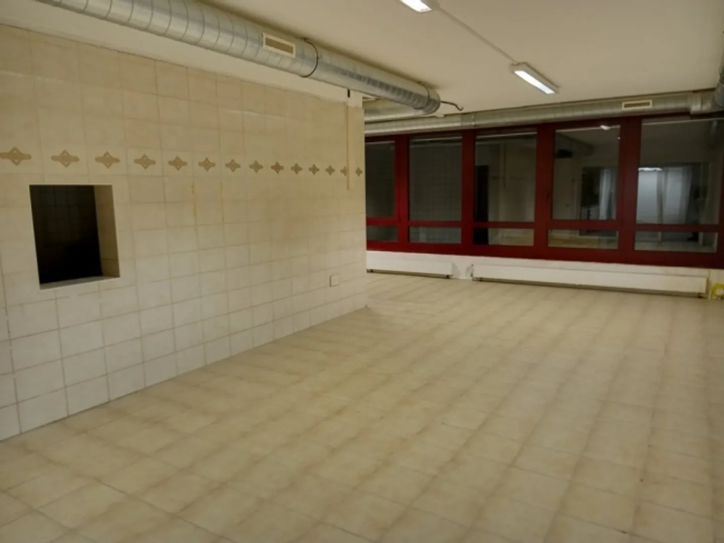 Commercial space of approximately 245 m2 for immediate rent - Photo 7 of 12