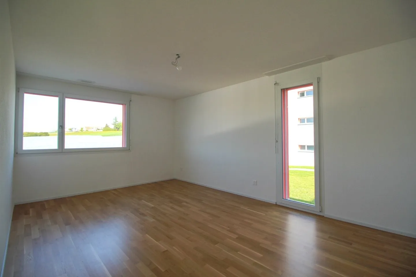 Spacious apartment with a view of greenery - Photo 7 of 10