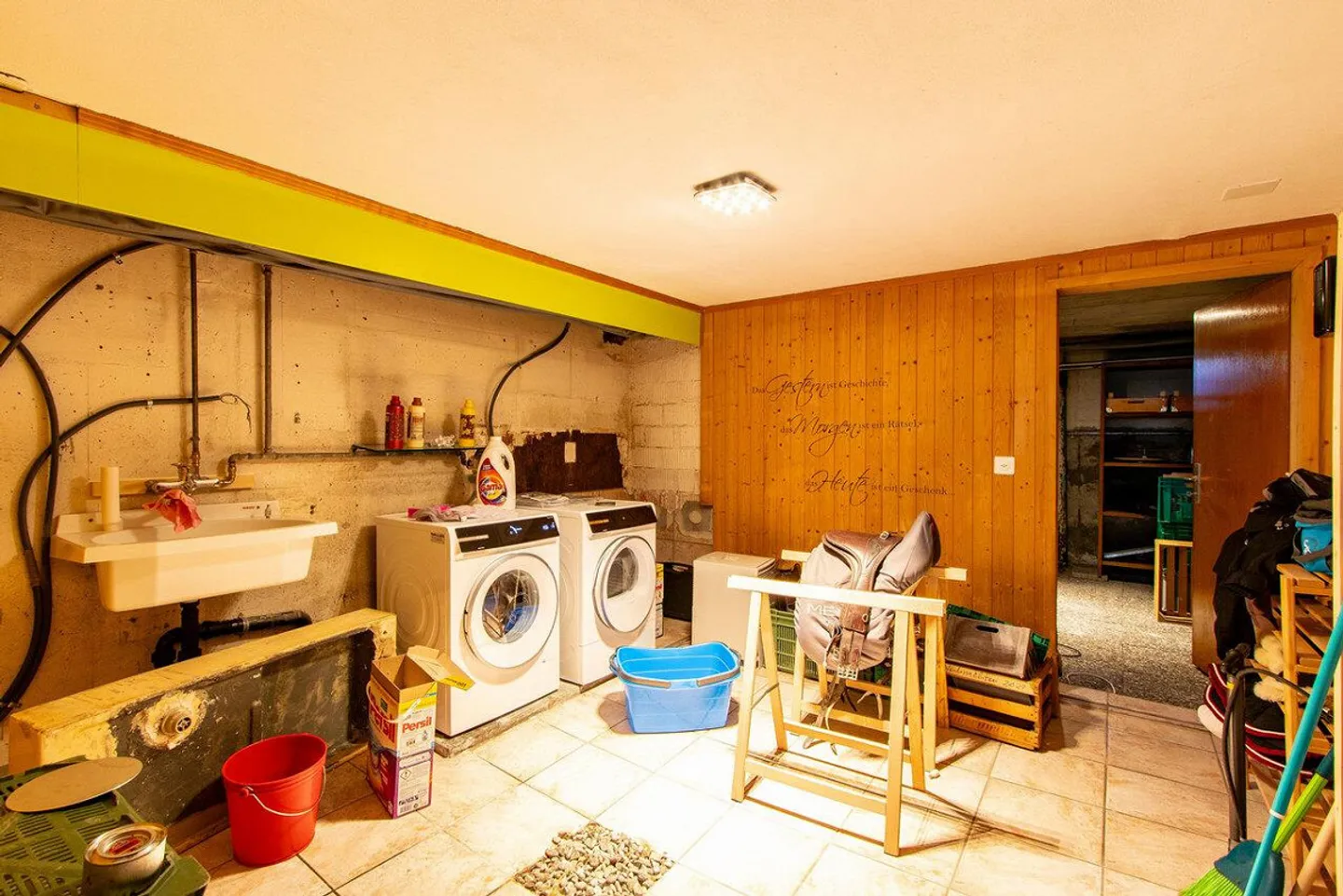 3.5-Room End Row House with Potential and View into the Green - Photo 16 of 17