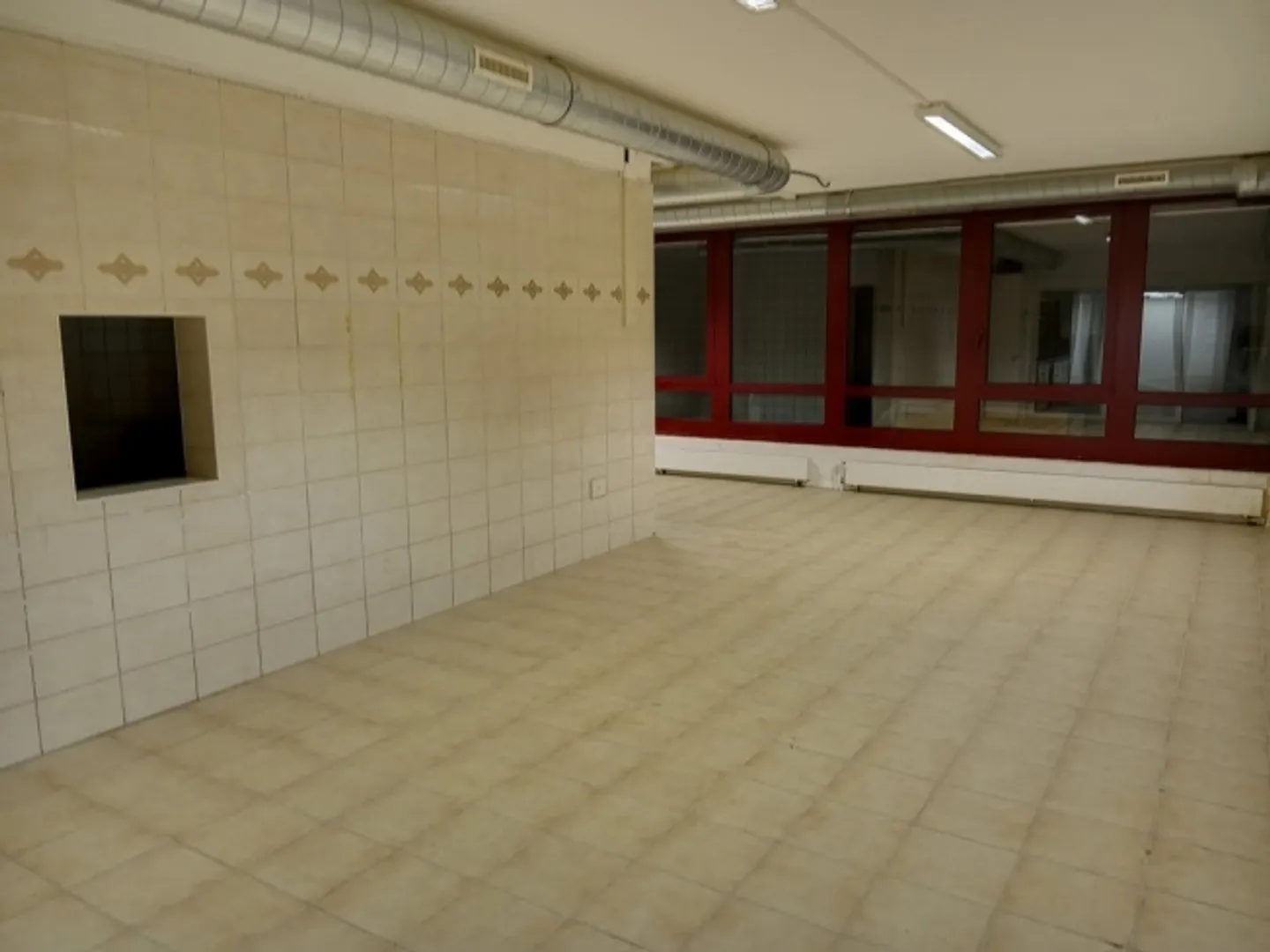 Commercial space of approximately 245 m2 for immediate rent - Photo 8 of 12