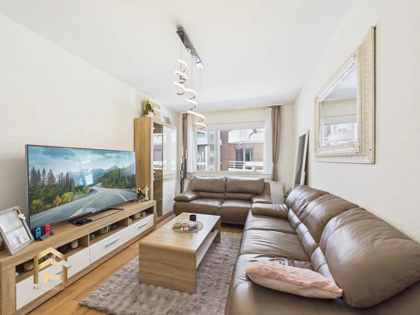 Living in the Heart of Visp: Bright 4.5-Room Apartment at Kaufhausplatz - Photo 3 of 13
