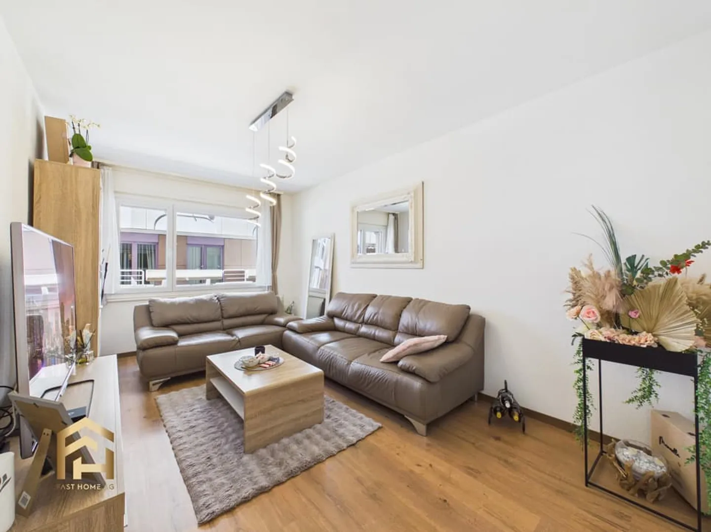 Living in the Heart of Visp: Bright 4.5-Room Apartment at Kaufhausplatz - Photo 4 of 13