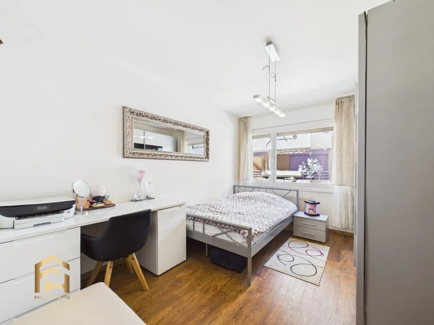 Living in the Heart of Visp: Bright 4.5-Room Apartment at Kaufhausplatz - Photo 8 of 13