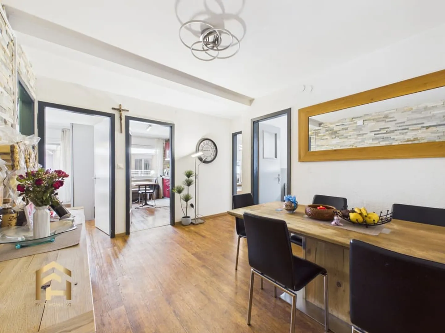 Living in the Heart of Visp: Bright 4.5-Room Apartment at Kaufhausplatz - Photo 1 of 13