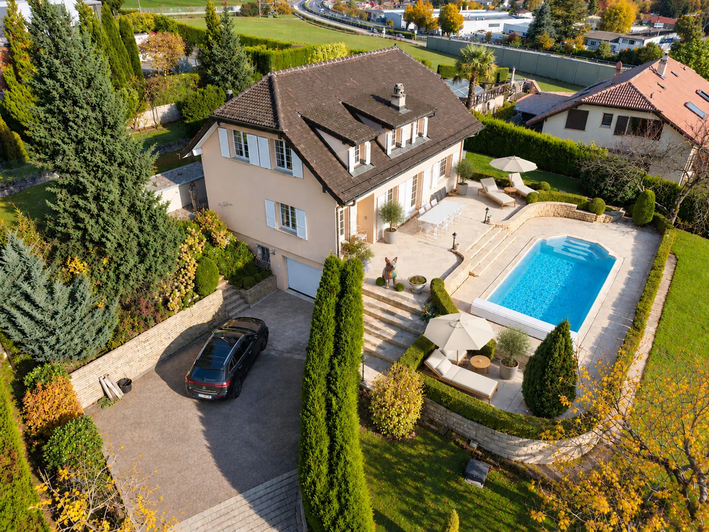 Einzelvilla mit Pool im Herzen einer grünen Umgebung - Foto 2 von 13