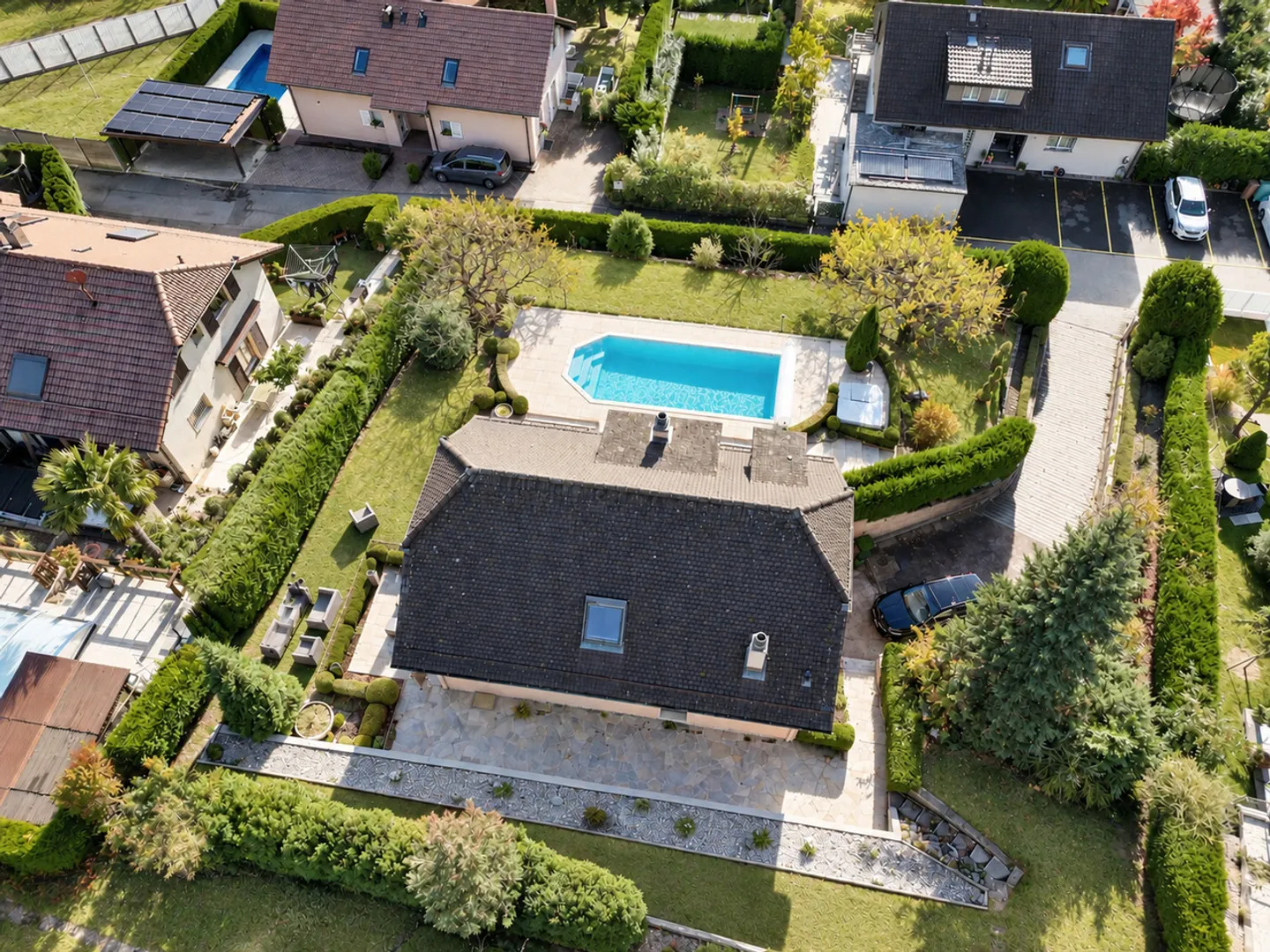 Einzelvilla mit Pool im Herzen einer grünen Umgebung - Foto 3 von 13