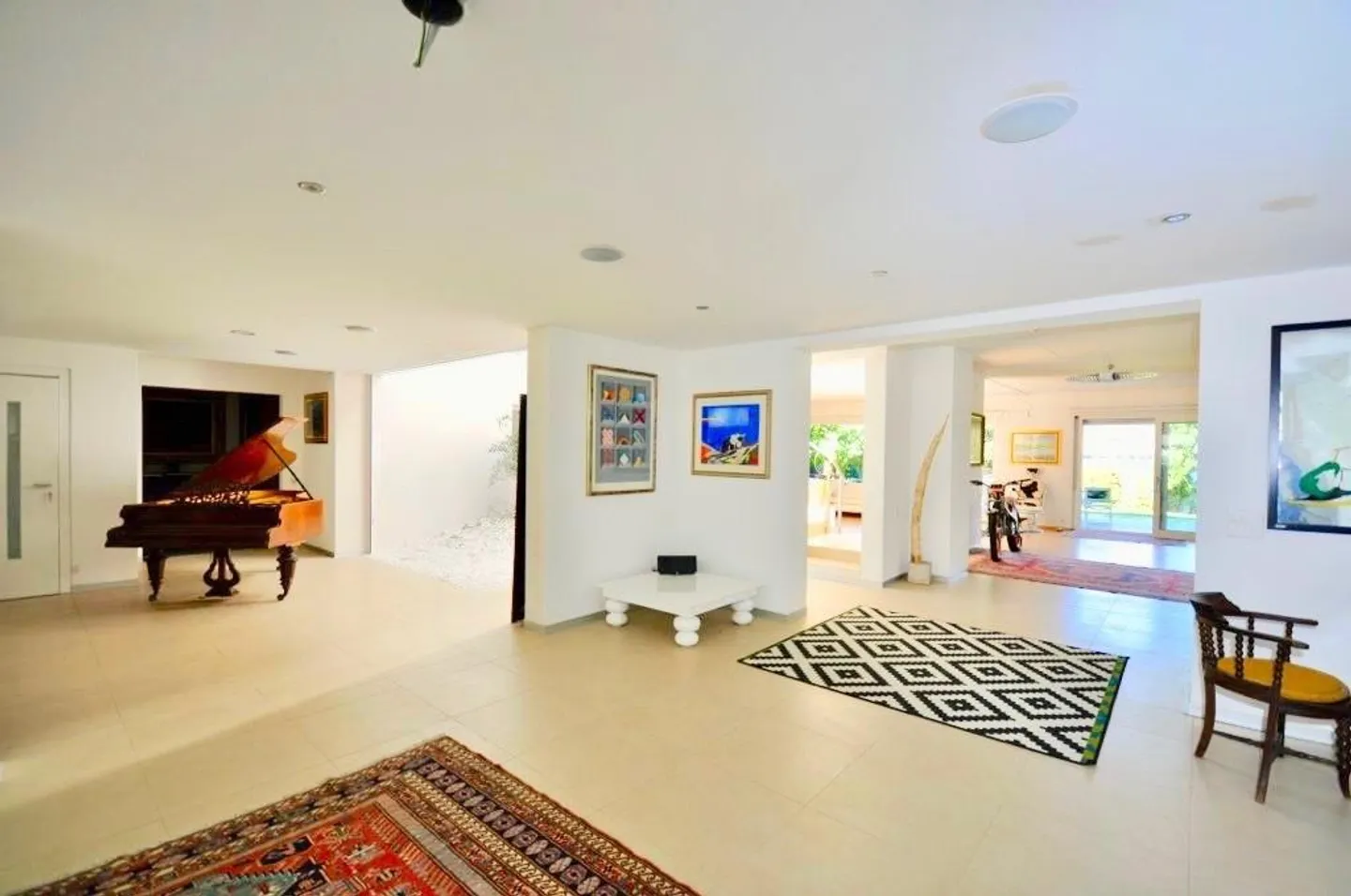 Villa Fonte Lake Lugano with Dock and Pool for Sale in Bissone - Photo 6 of 11