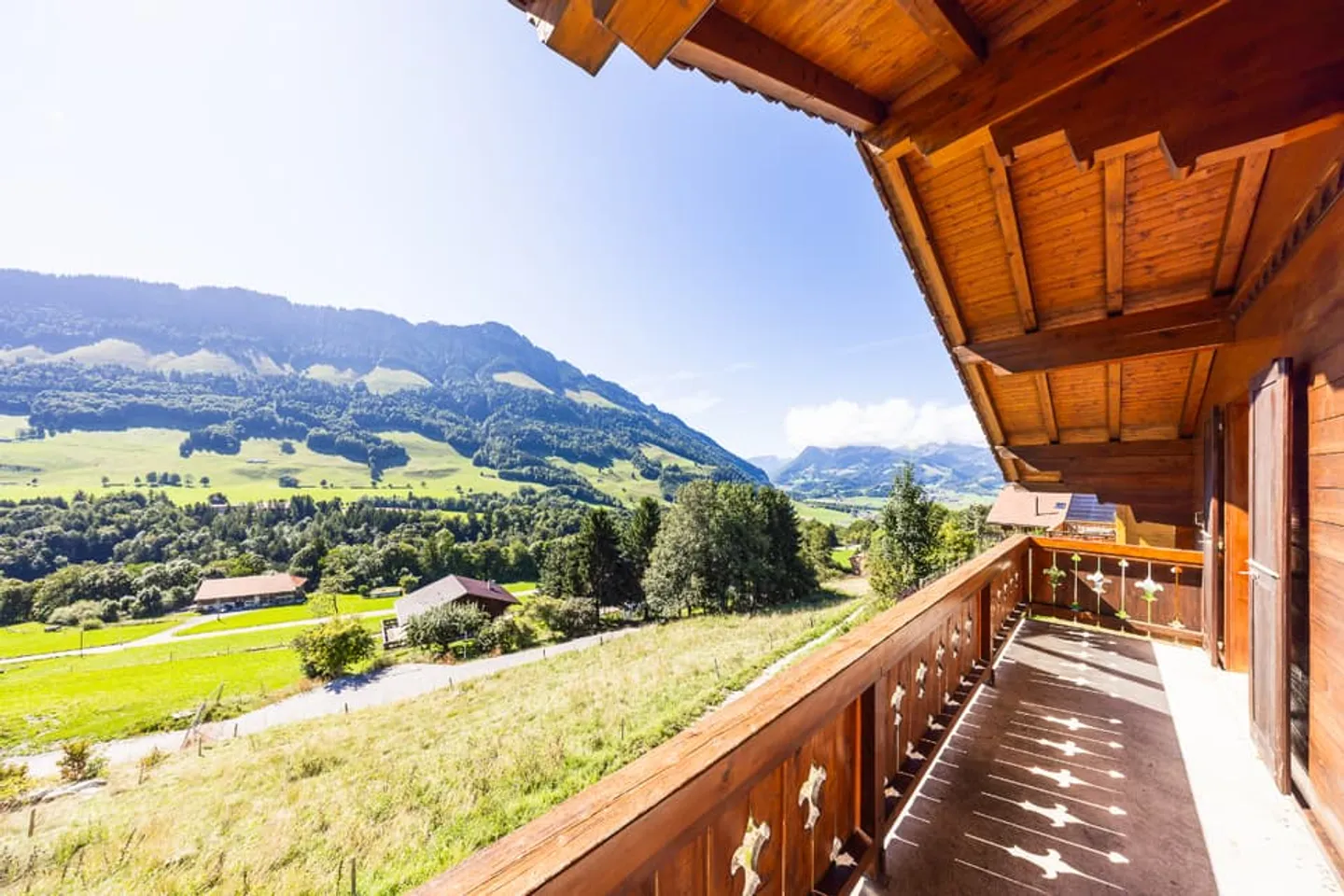 A unique living environment: authenticity and panorama - Photo 6 of 11
