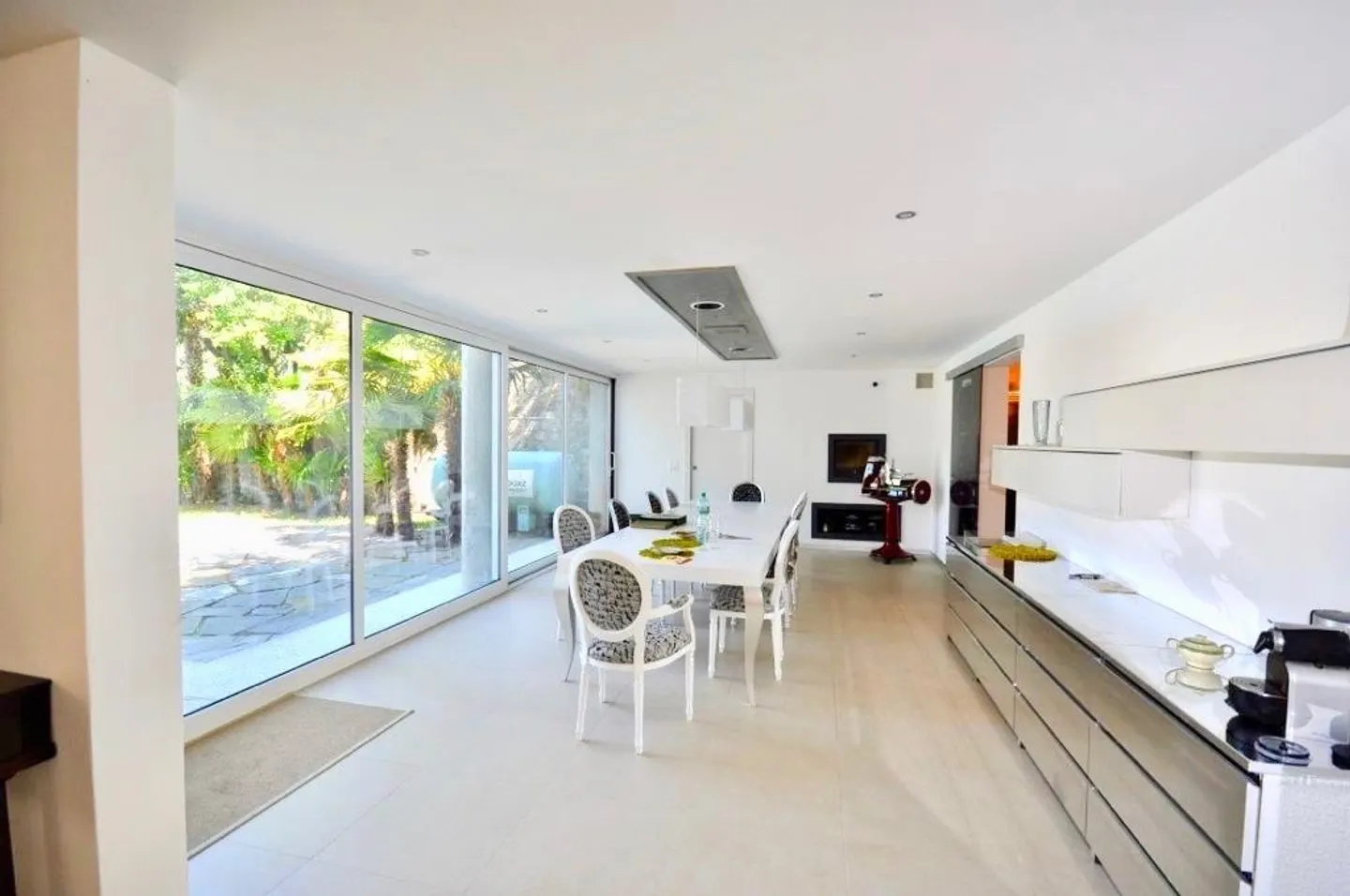 Villa Fonte Lake Lugano with Dock and Pool for Sale in Bissone - Photo 7 of 11