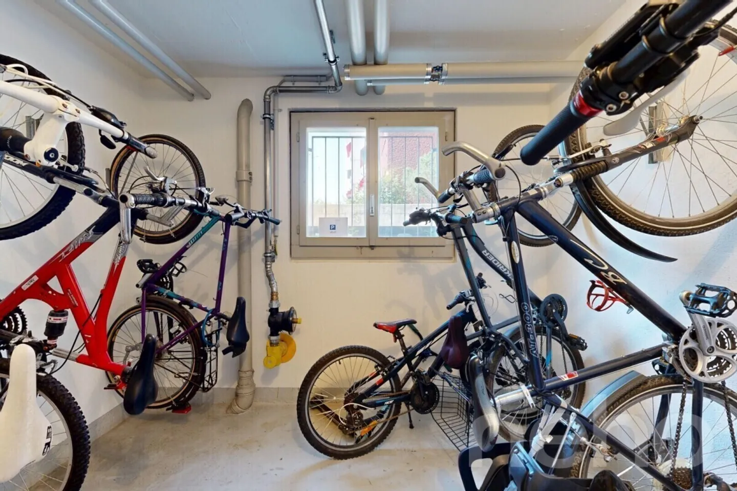 Appartamento centrale di 2,5 stanze con posto auto e potenziale - Foto 8 di 10