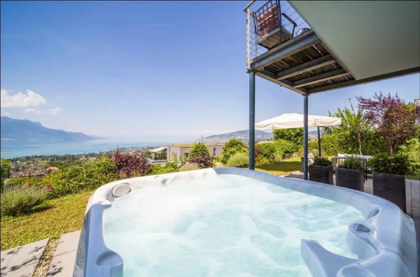 Maison contiguë 6.5 pièces - Photo 1 sur 16