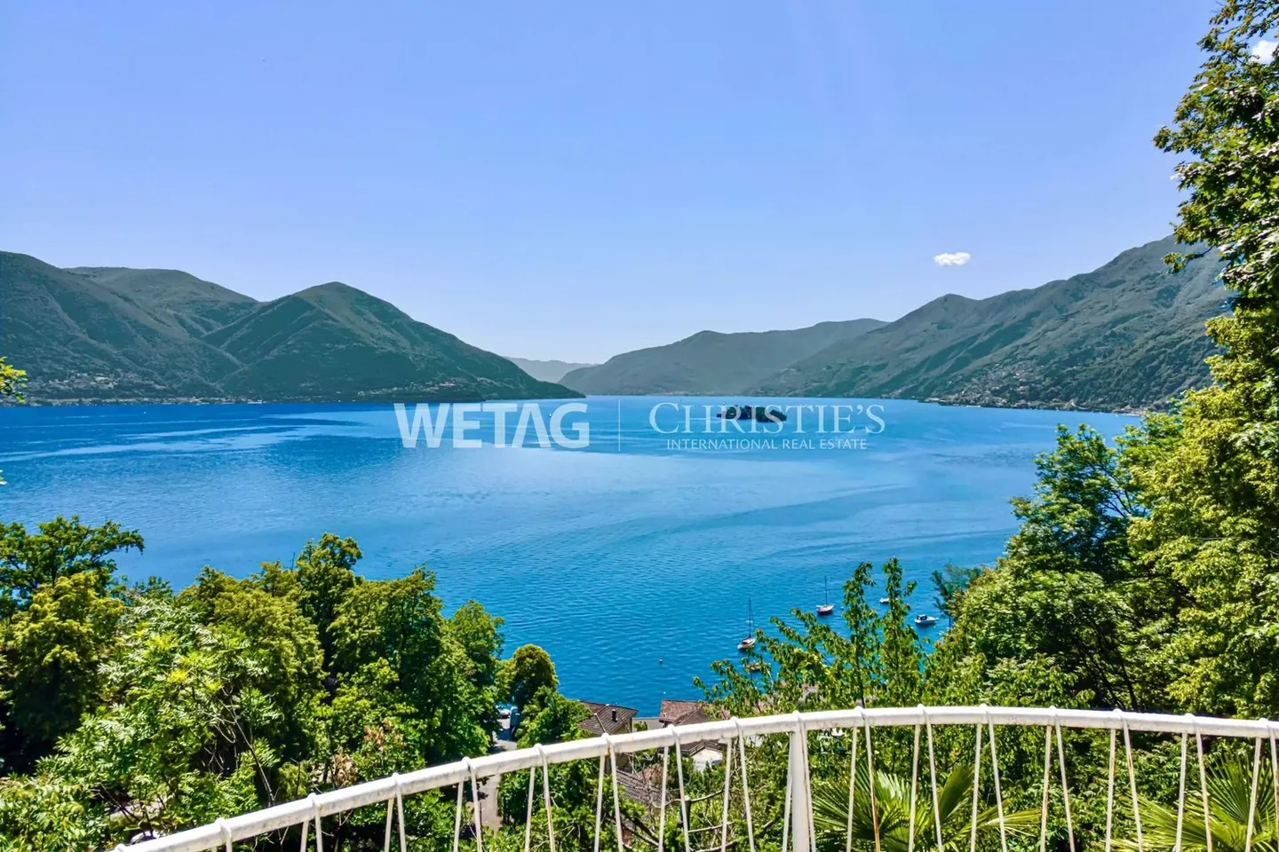 Villa to renovate in a spectacular location with panoramic lake views in Ascona for sale - Photo 1 of 13