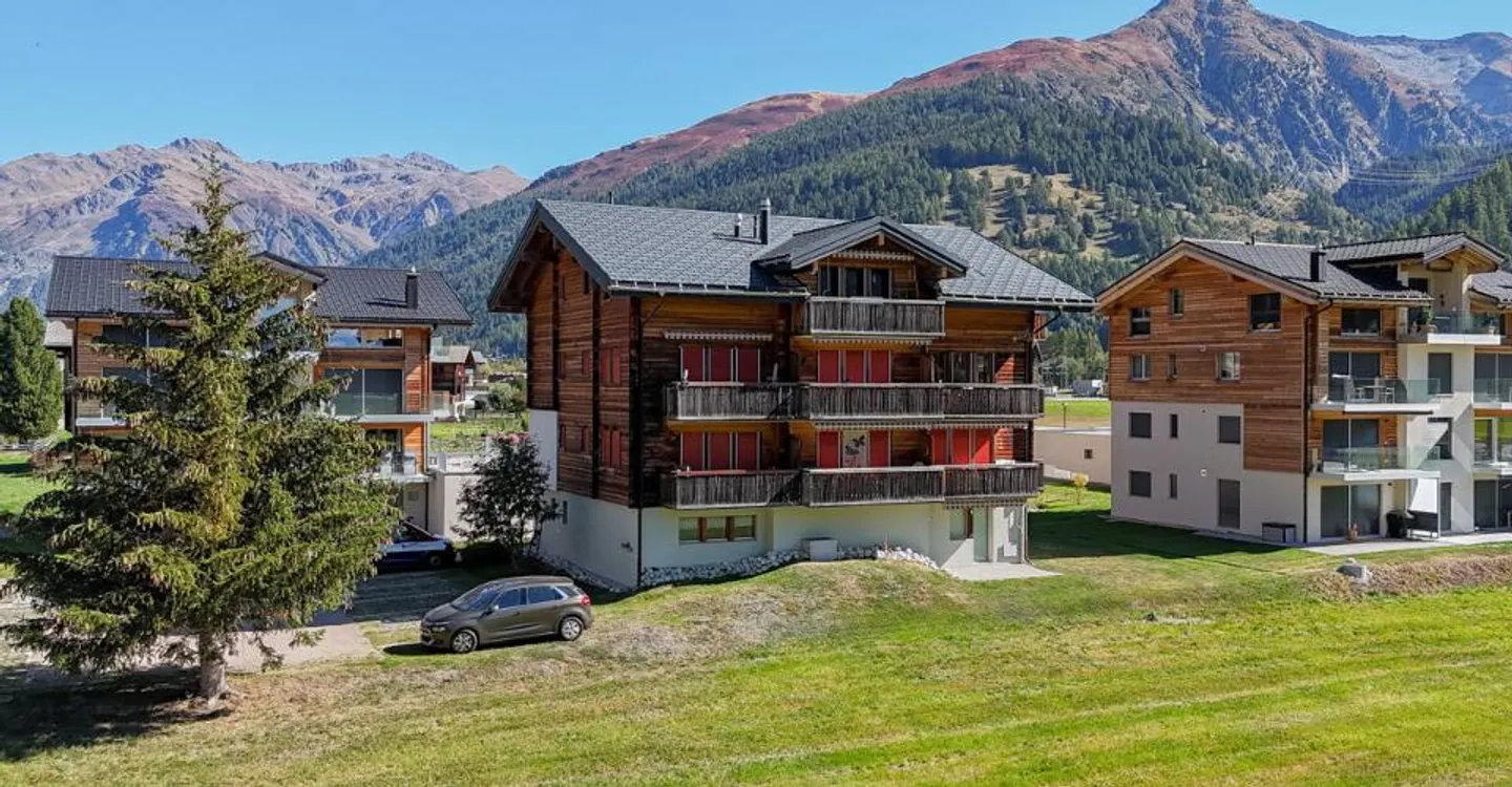 Appartamento affascinante di 2,5 stanze con vista mozzafiato a Ulrichen - Foto 2 di 12