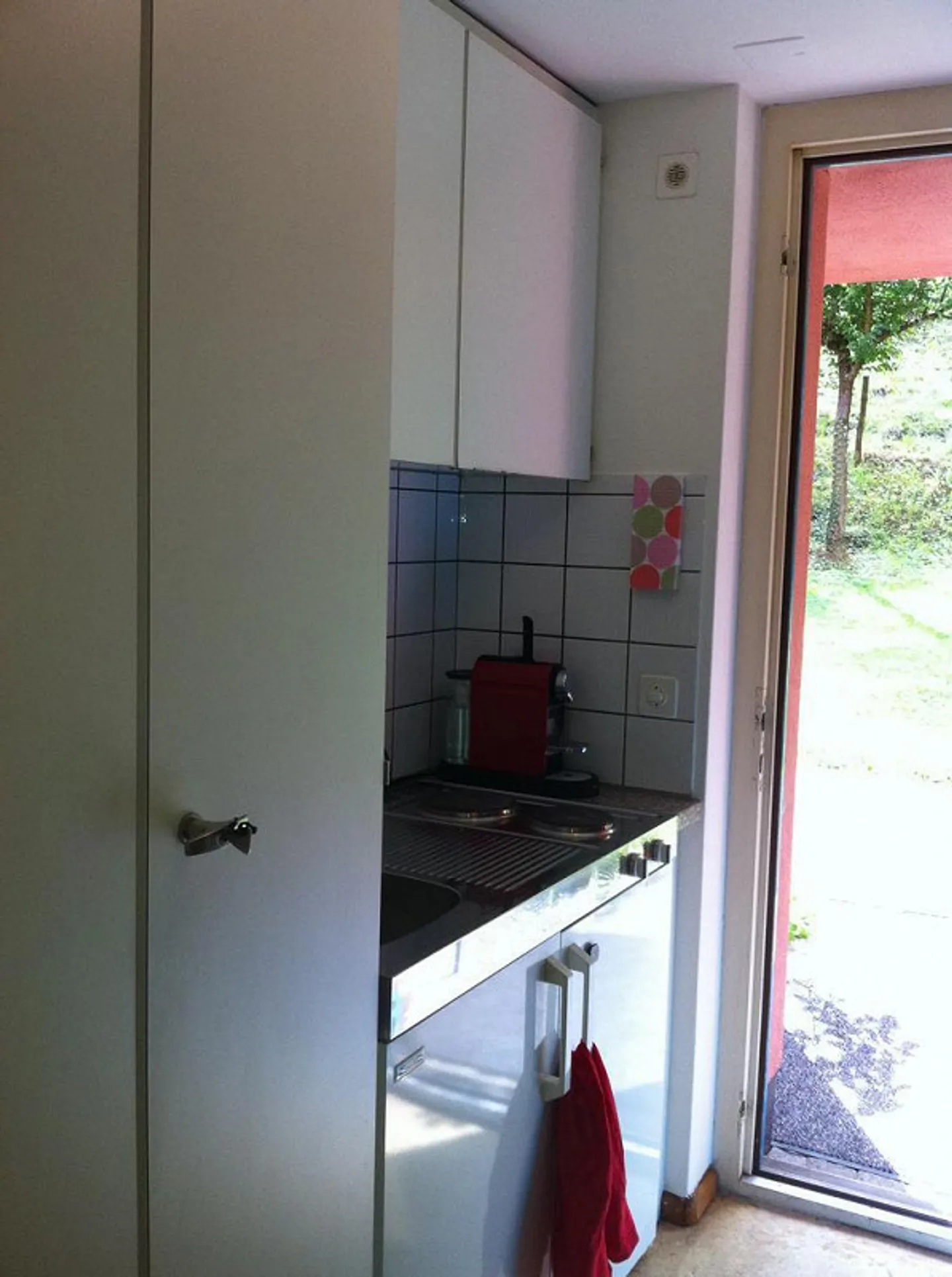 CHARMANTE WOHNUNG FÜR SINGLES AN RUHIGER LAGE MIT GARTENSITZPLATZ! - Foto 4 von 5