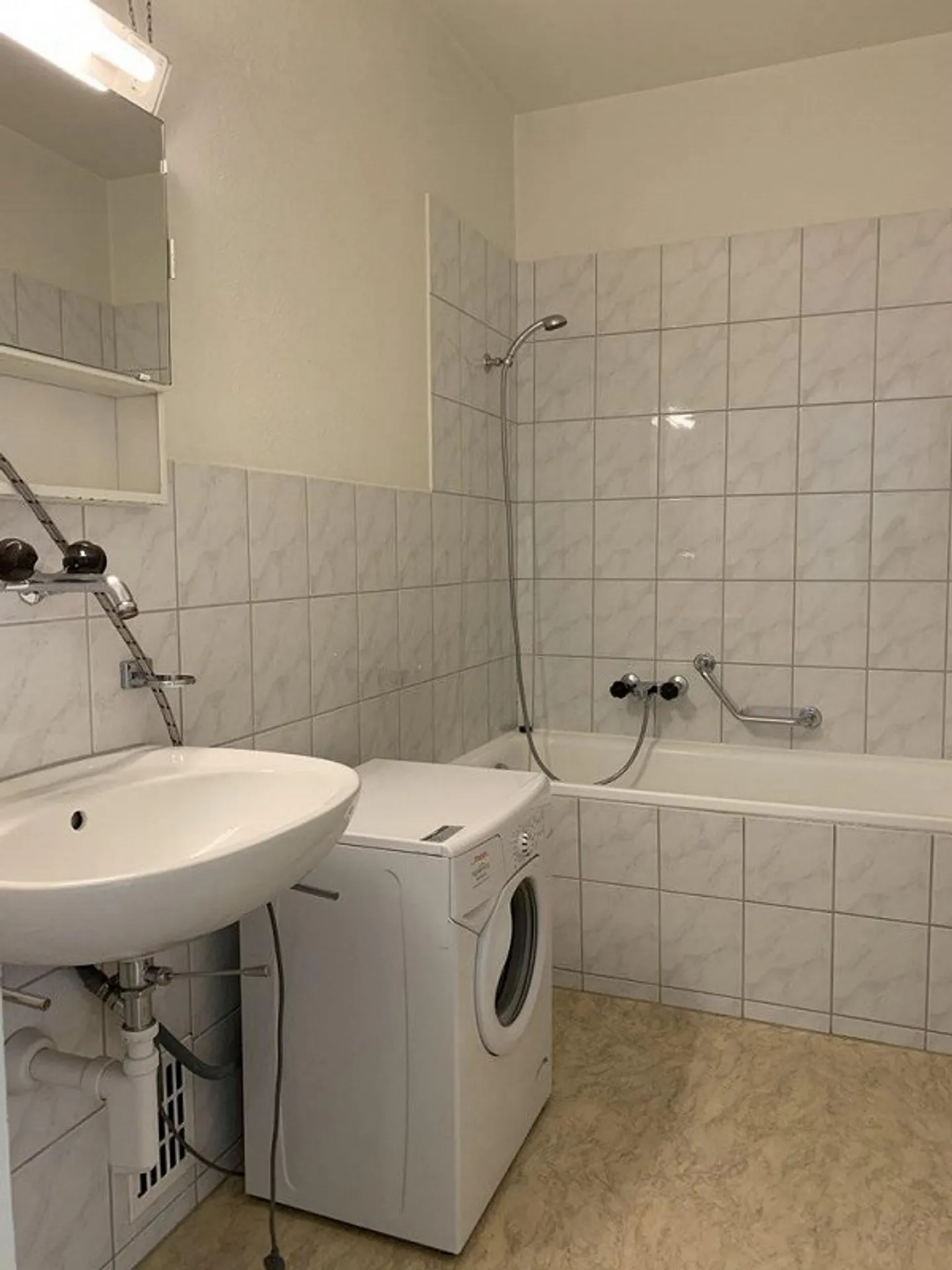 Charmantes Mehrfamilienhaus - Foto 3 von 8