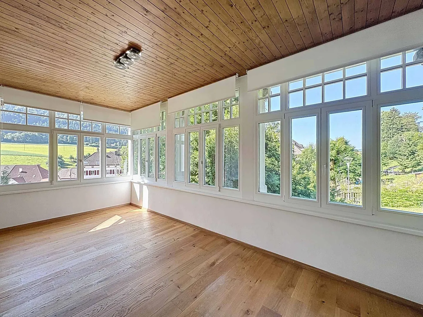 Elegante Casa Familiare a Sonvilier - Foto 4 di 13