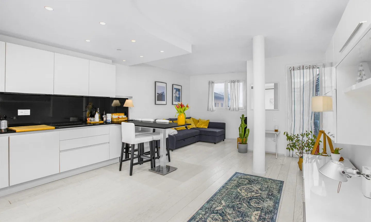 STUNNING AND MODERN 2.5 ROOMS WITH OPEN VIEW IN MASSAGNO - Photo 2 of 9