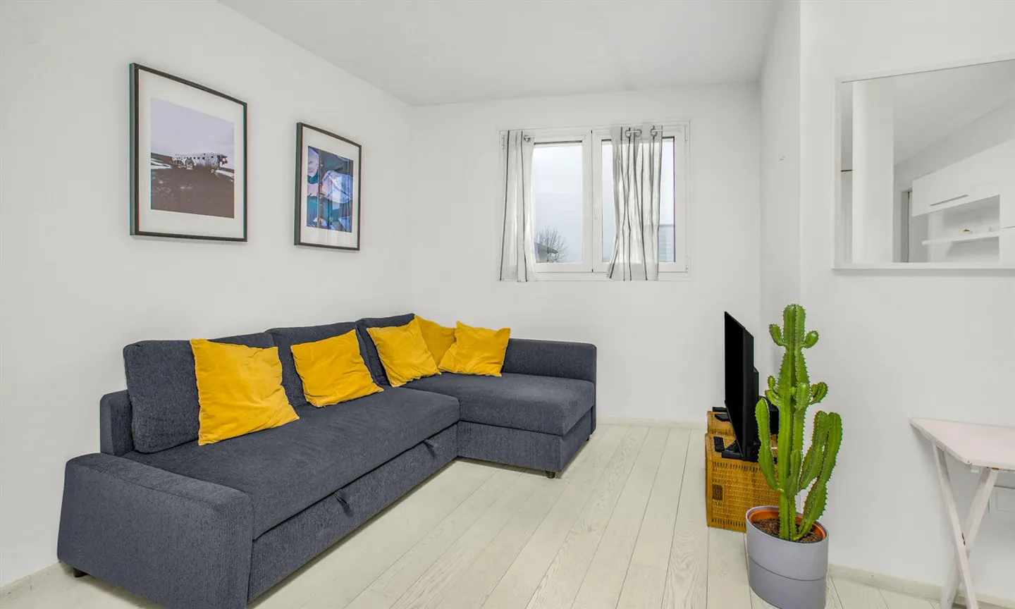 STUNNING AND MODERN 2.5 ROOMS WITH OPEN VIEW IN MASSAGNO - Photo 5 of 9