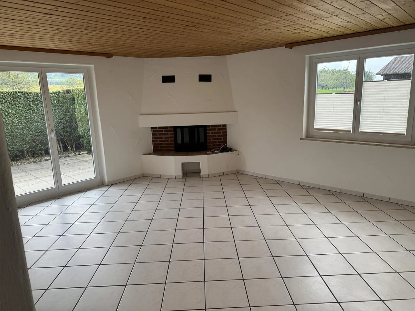 Bright 4.5 Room Apartment with Patio and Garden - Photo 2 of 3