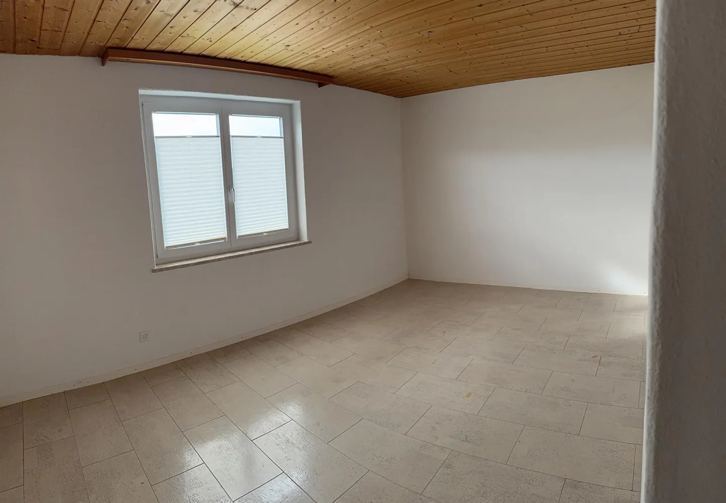 Bright 4.5 Room Apartment with Patio and Garden - Photo 3 of 3