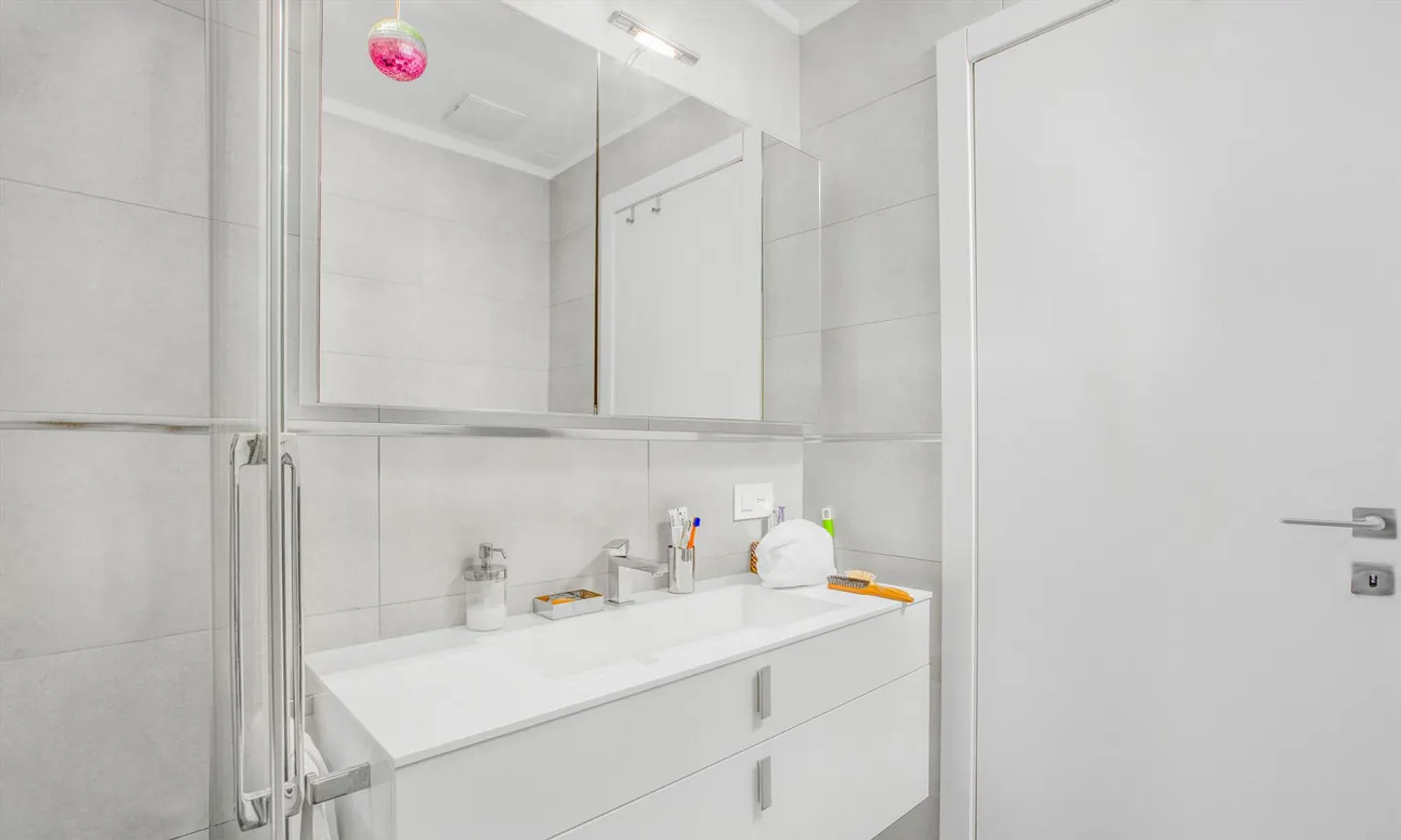 STUNNING AND MODERN 2.5 ROOMS WITH OPEN VIEW IN MASSAGNO - Photo 7 of 9