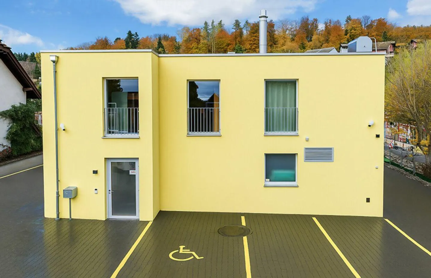 Gewerbehaus in Holziken - Photo 1 of 24