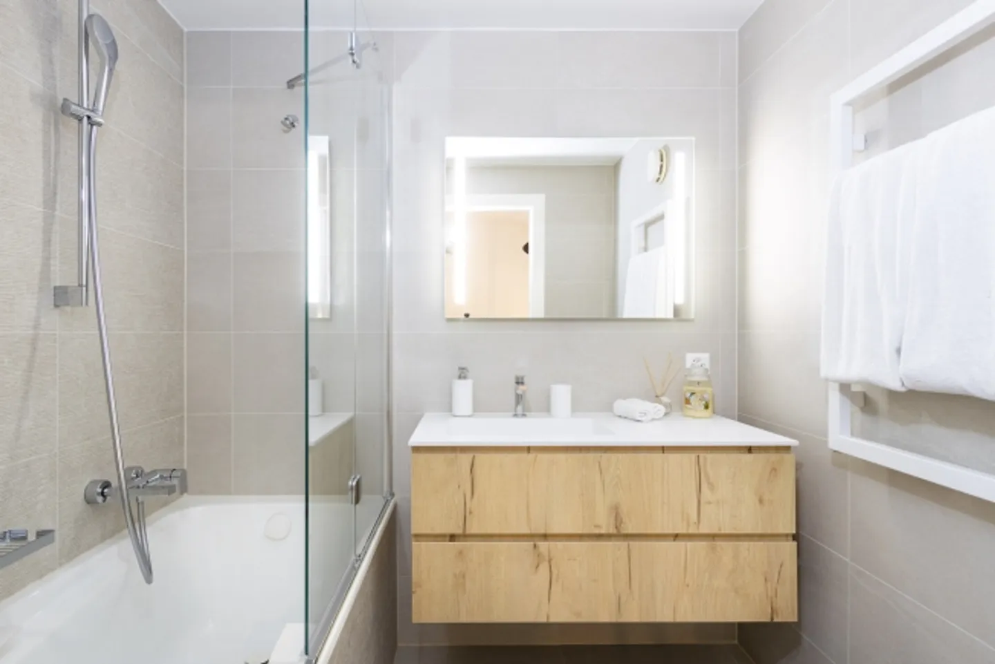 VOLLSTÄNDIG RENOVIERTES WOHNUNG ZUR WOCHE MIETE - Foto 14 von 18